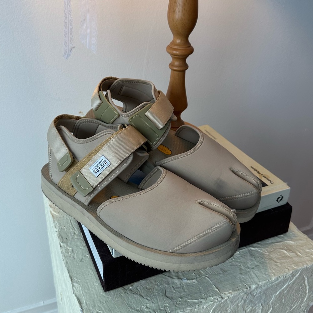suicoke tabi sandals